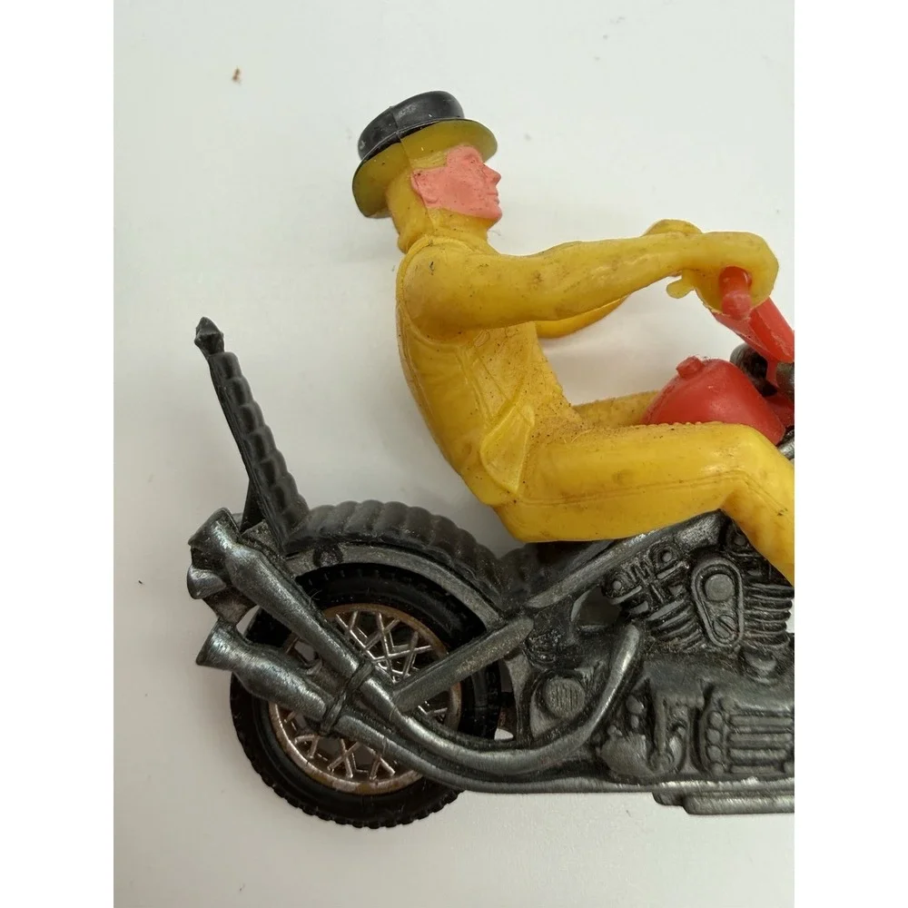 Hot Wheels Rrrumblers Mean Machine‎ Red/ Black W/ Yellow Rider w/Hat 1971